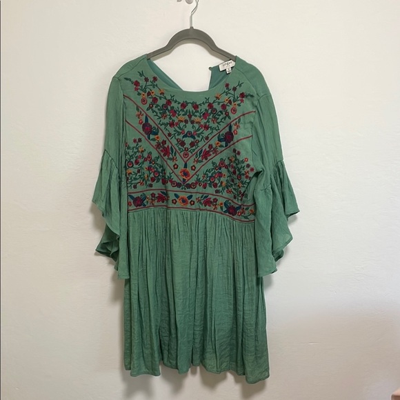 Umgee Green Dress Size Medium Festive Embroidery - Picture 1 of 8